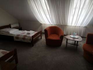 Отель Hotel Everest Венгрув Двухместный номер эконом-класса с 2 отдельными кроватями-1